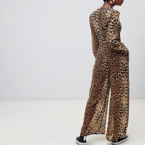 NWT Glamorous Leopard Plunge Jumpsuit Petite - Picture 2 of 7